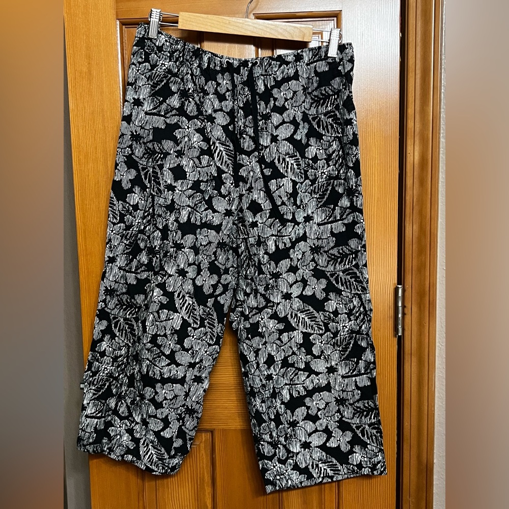Karen Scott Capri Drawstring Floral Pants, size M